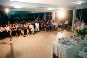 Jackson-Rubem-discursando-na-noite-de-autógrafos-do-livro-do-livro-IRECÊ-UM-PEDAÇO-HISTÓRICO-DA-BAHIA