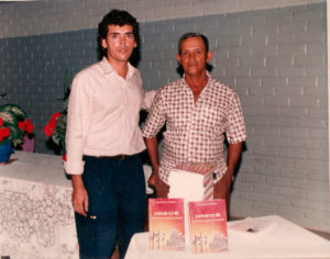 Jackson Rubem e seu pai Alvino Abade no lançamento do livro Irecê-História, Casos e Lendas
